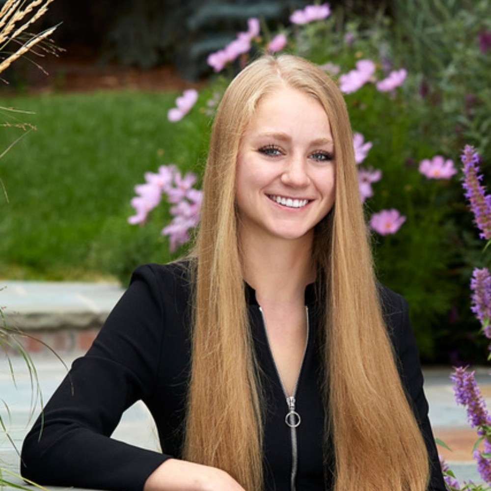 Meet your Posher, Claire